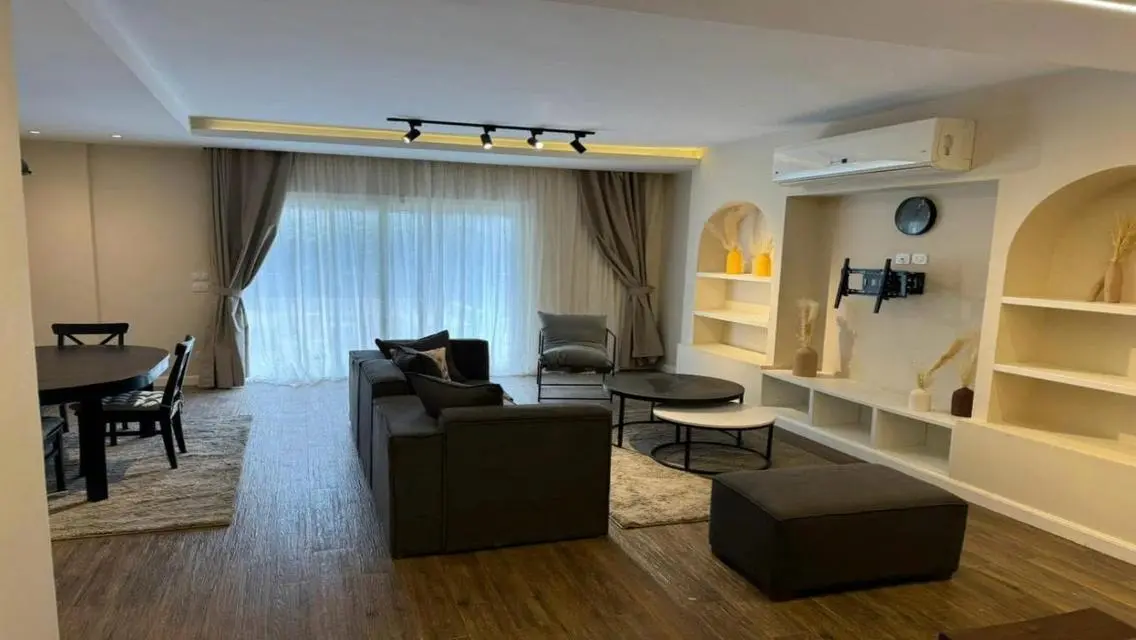 Luxury Apartment Overlooking the Lakes in Lagoon 2