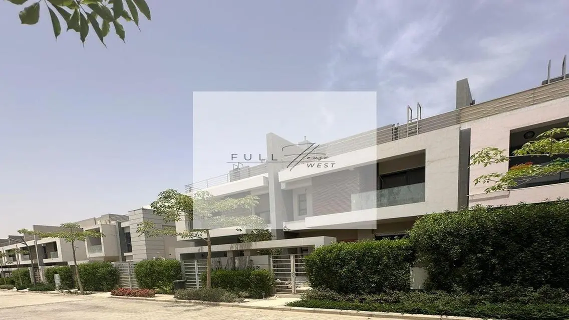 Luxurious Villa with 700 sqm Space, Private Pool, and Garden