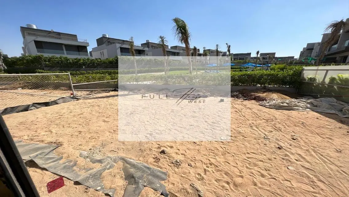 Luxurious Villa with 700 sqm Space, Private Pool, and Garden