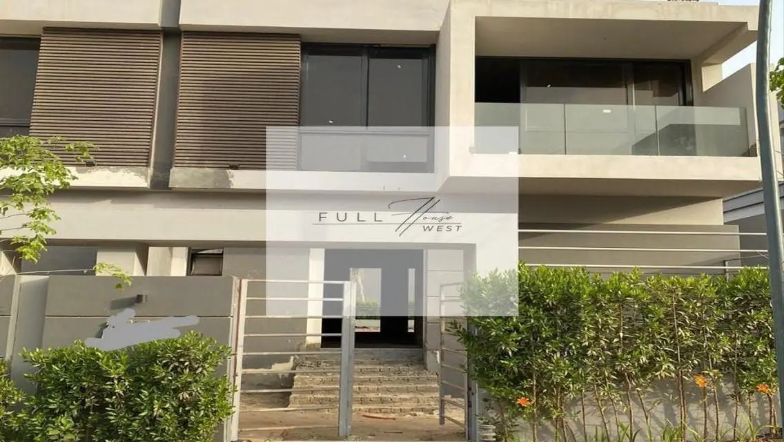 Luxurious Villa with 700 sqm Space, Private Pool, and Garden
