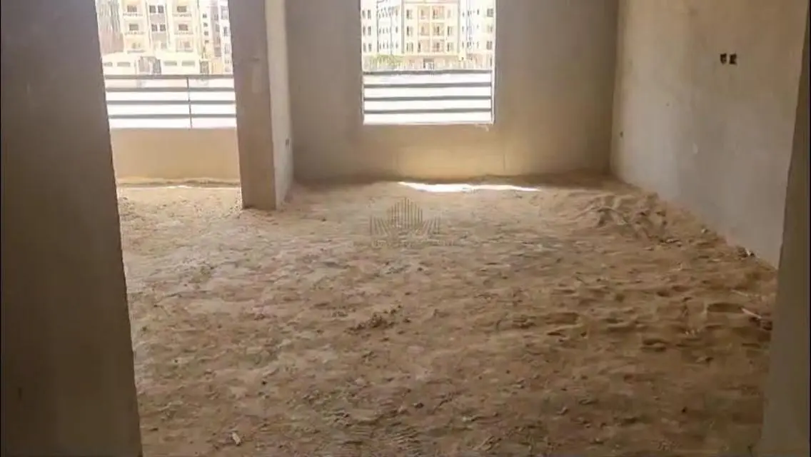 Luxury Apartment for Sale with Security Guard and Covered Parking