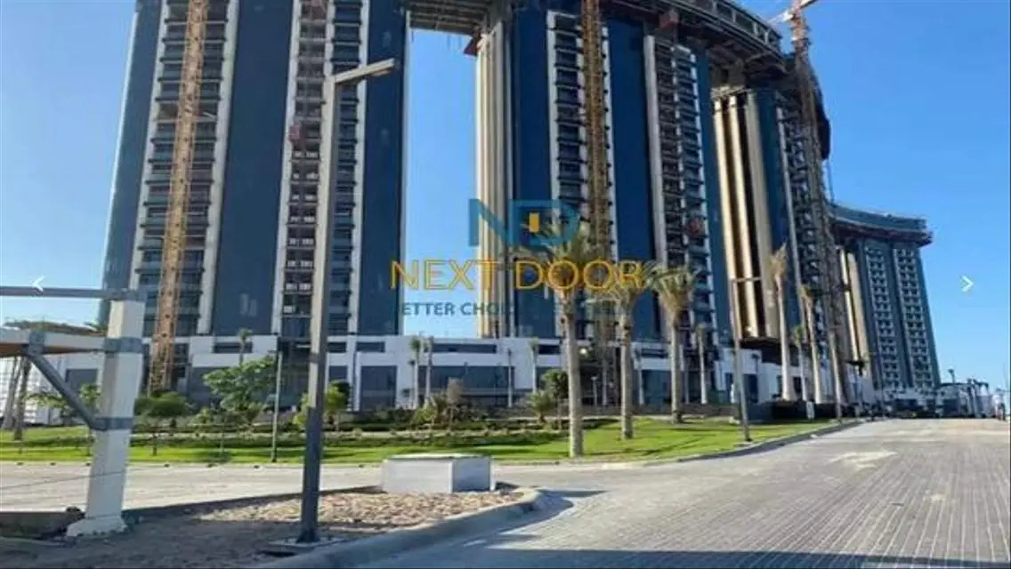 Luxury Apartment for Sale with 261 Square Meters and Shared Pool