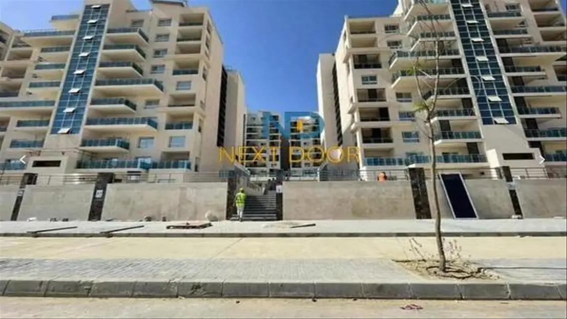 Luxury Apartment for Sale with 261 Square Meters and Shared Pool