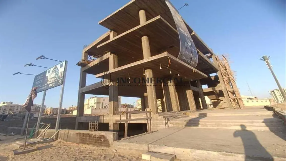 عقار فاخر بمساحة 450 متر²