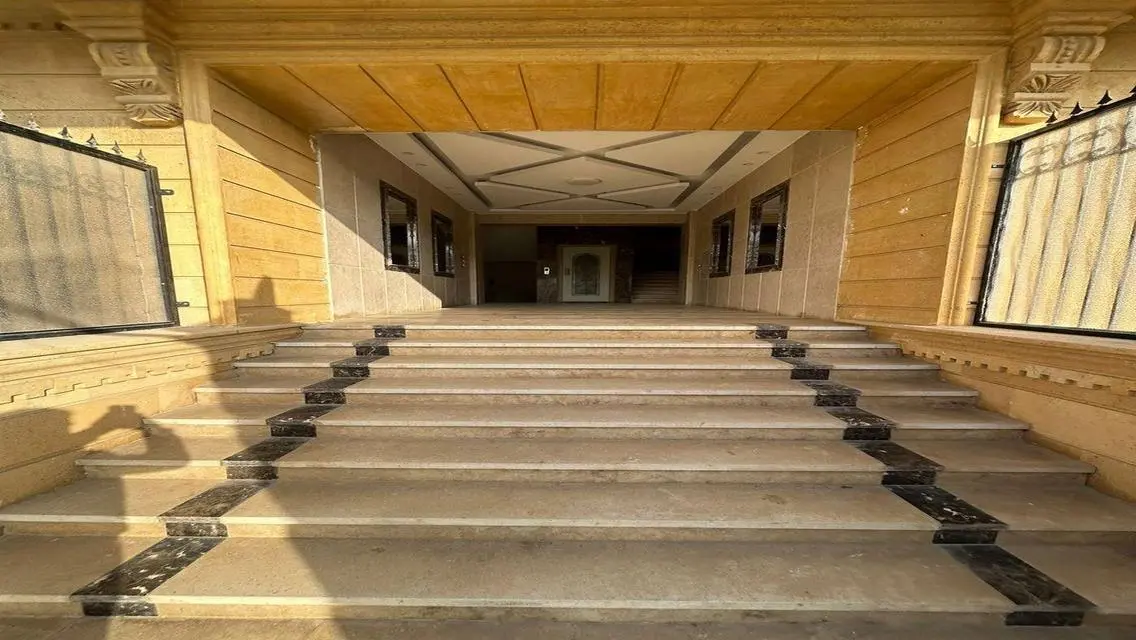 شقة فاخرة للبيع مع شرفة
