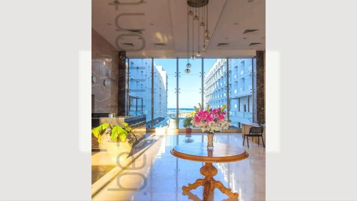 Luxury Apartment with Lake View