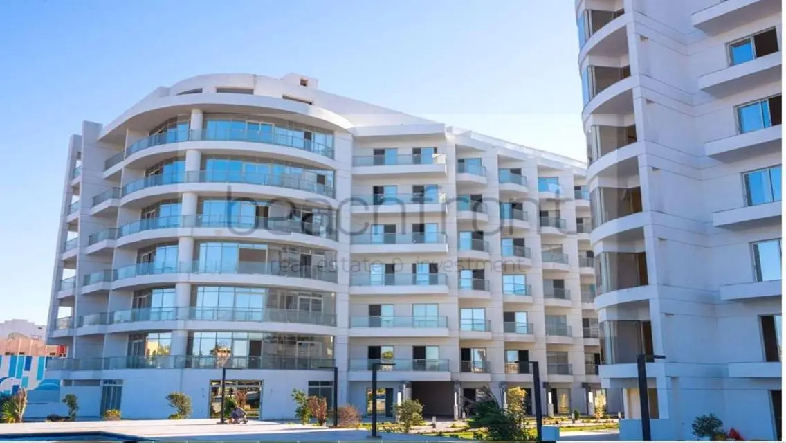 Luxury Apartment with Lake View