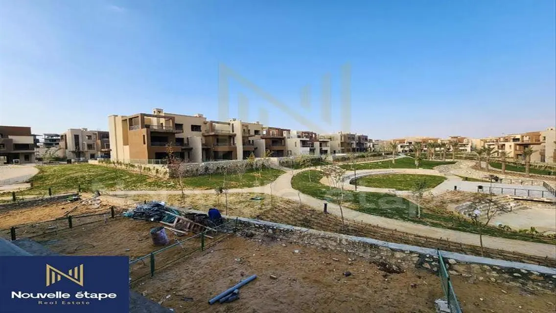 شقة فاخرة مع حديقة خاصة ومسبح مشترك