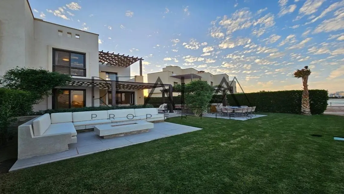 Luxury Villa with Private Garden and Pool