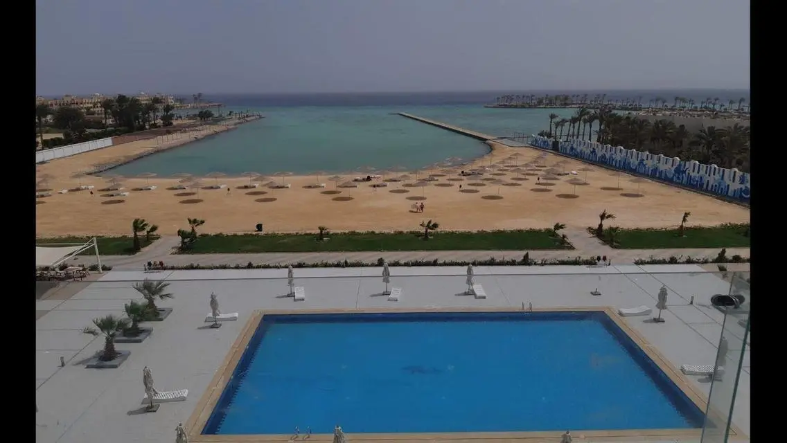 شقة فاخرة مطلة على البحيرات للبيع