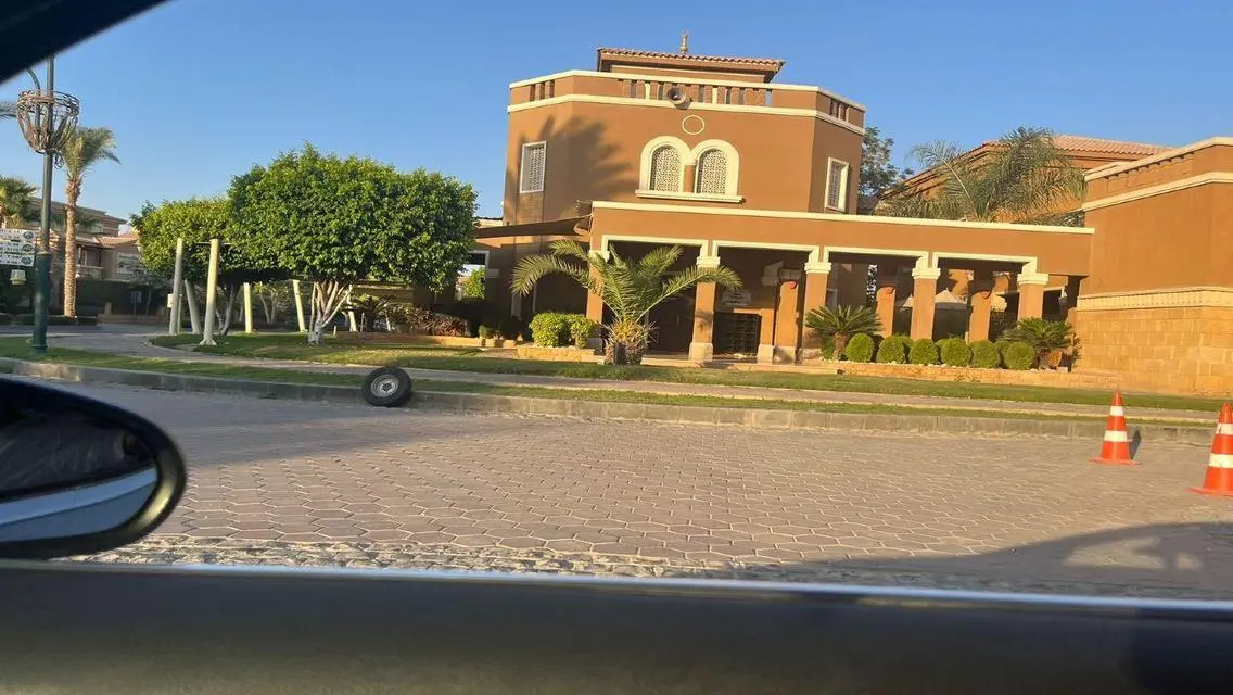 فيلا فاخرة مع حديقة ومسبح خاص
