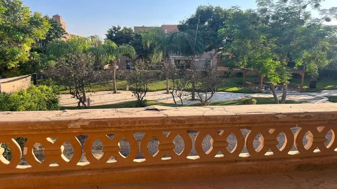 فيلا فاخرة مع حديقة ومسبح خاص