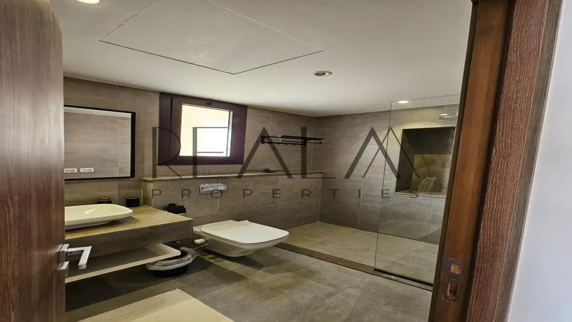 Luxury Villa with Private Garden and Pool
