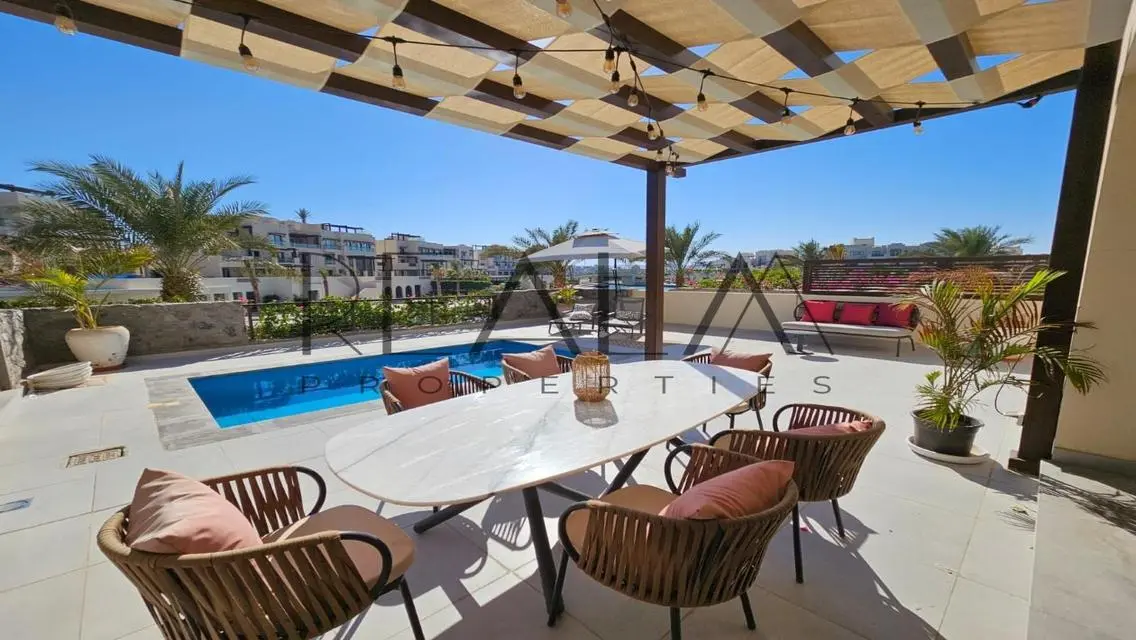 Luxury Villa with Private Garden and Pool