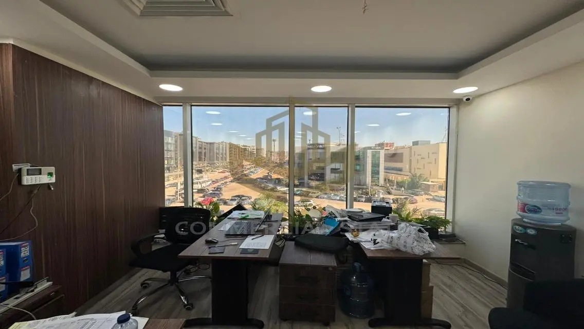 مساحة تجارية للايجار في الدولة 8