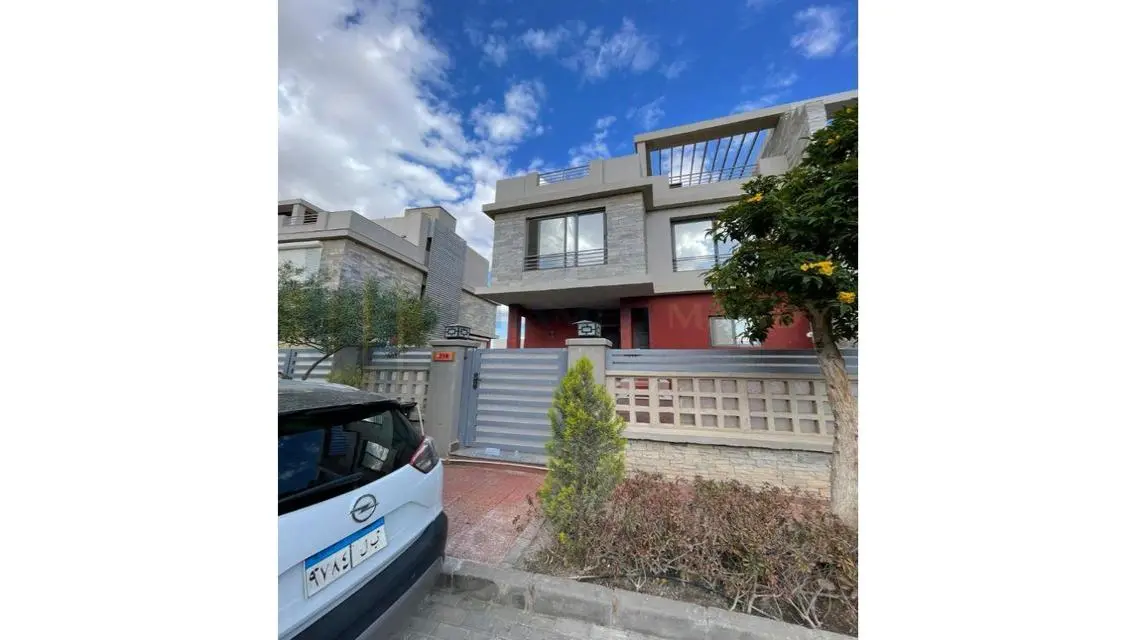 Luxurious Villa with Spacious Area and Stunning View