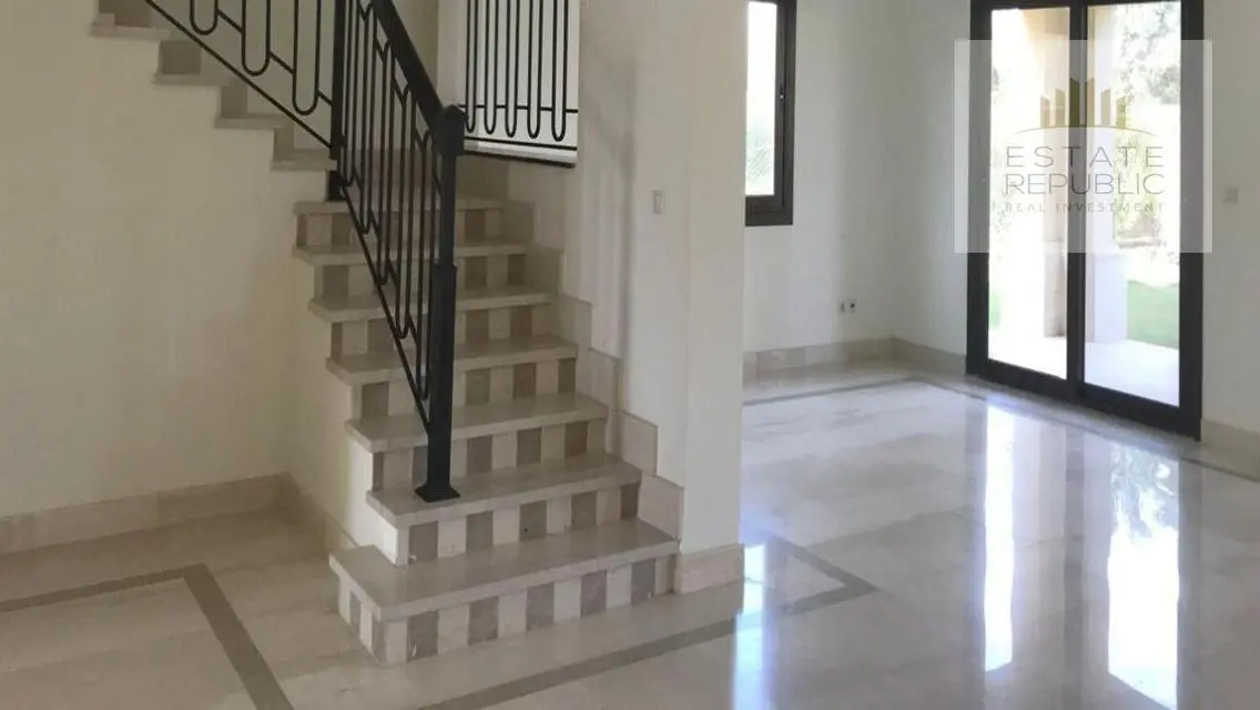 Luxury Villa for Sale in Estate Republic