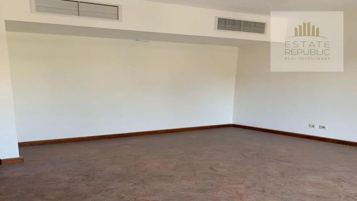Luxury Villa for Sale in Estate Republic