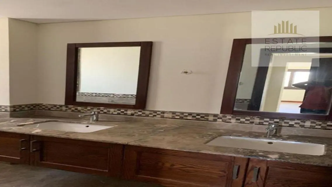 Luxury Villa for Sale in Estate Republic
