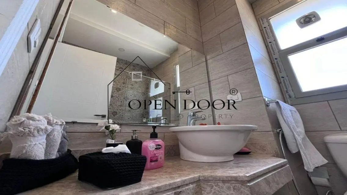Luxury Apartment with Central Air Conditioning in a Prime Location
