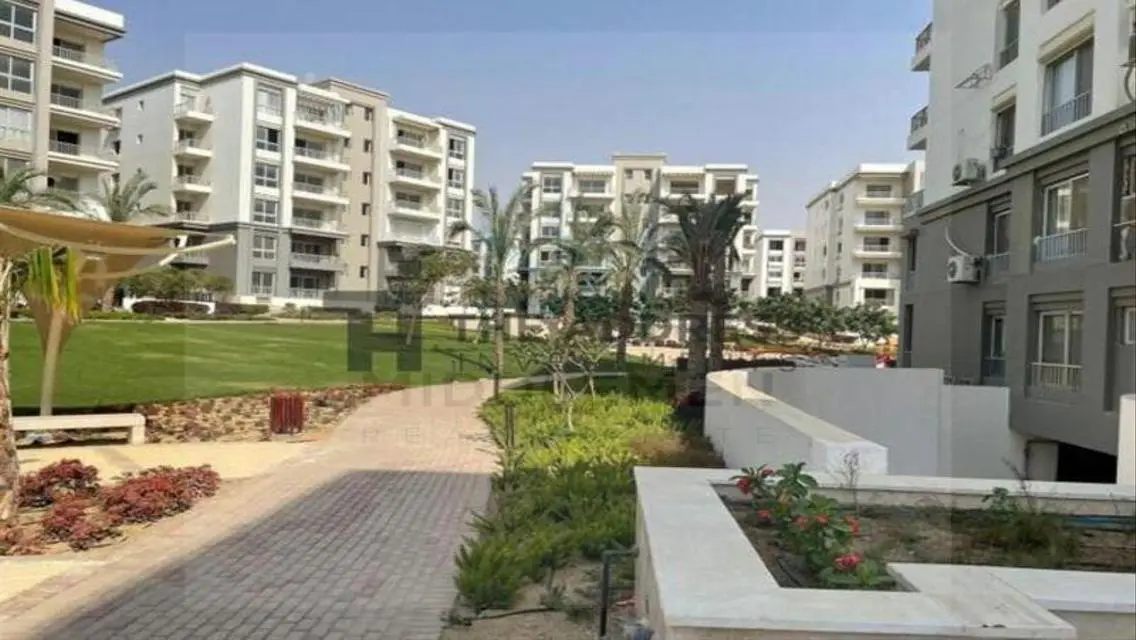 عقار راقٍ للبيع مع إطلالة مذهلة