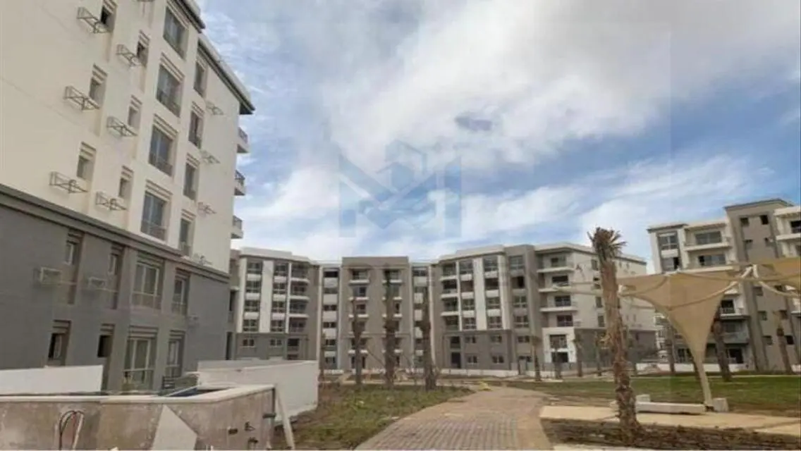 عقار راقٍ للبيع مع إطلالة مذهلة