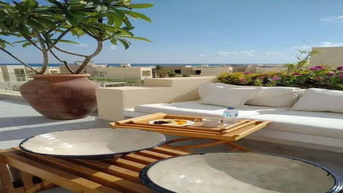Luxury Apartment with Security Guard and Covered Parking