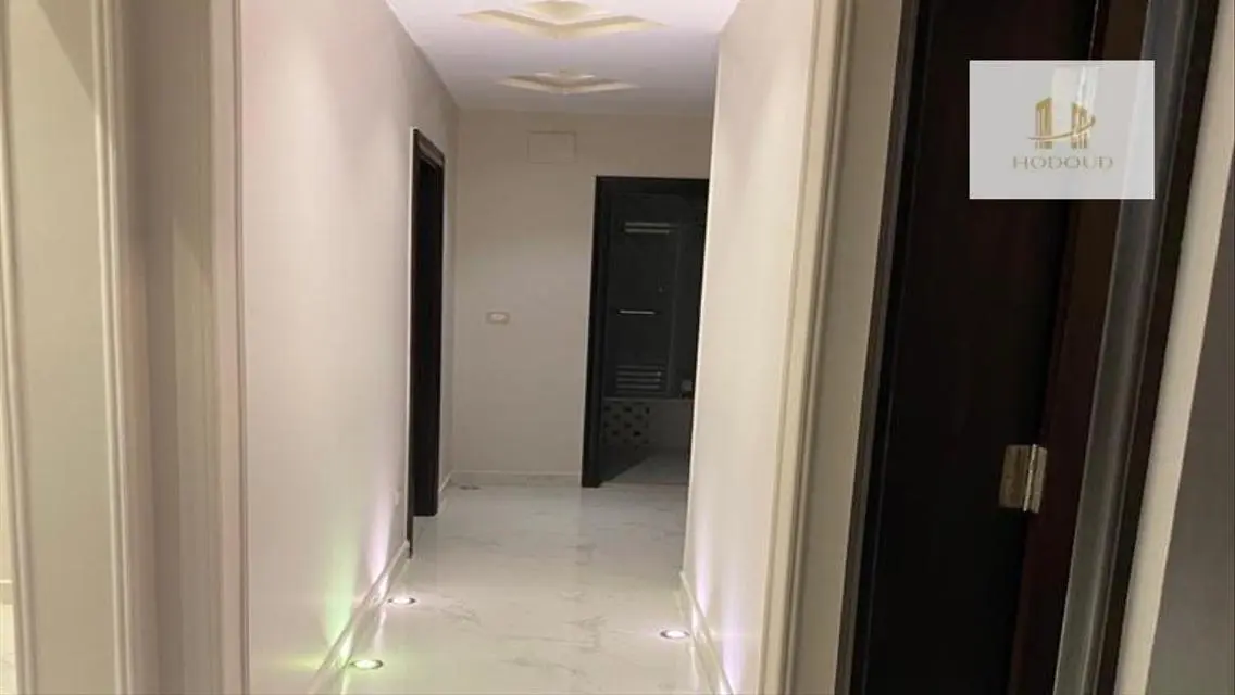 Spacious 205 sqm Apartment with Central Air Conditioning and Security