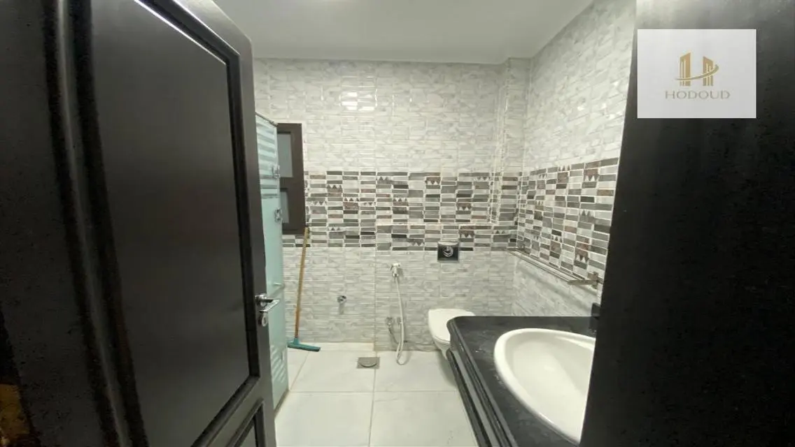 Spacious 205 sqm Apartment with Central Air Conditioning and Security