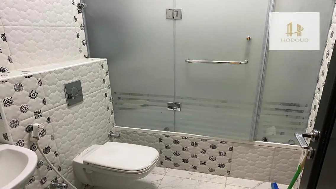Spacious 205 sqm Apartment with Central Air Conditioning and Security