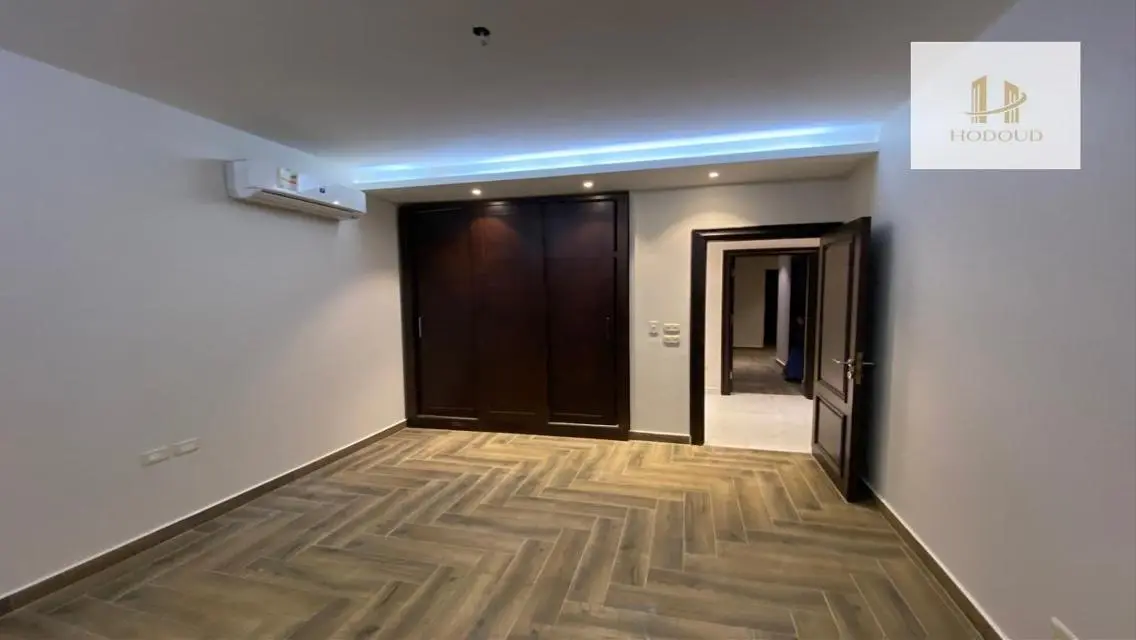 Spacious 205 sqm Apartment with Central Air Conditioning and Security