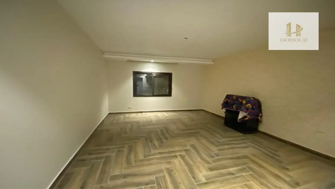 Spacious 205 sqm Apartment with Central Air Conditioning and Security