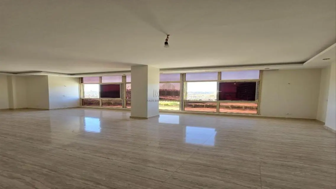 Luxury Apartment in Waterway 3