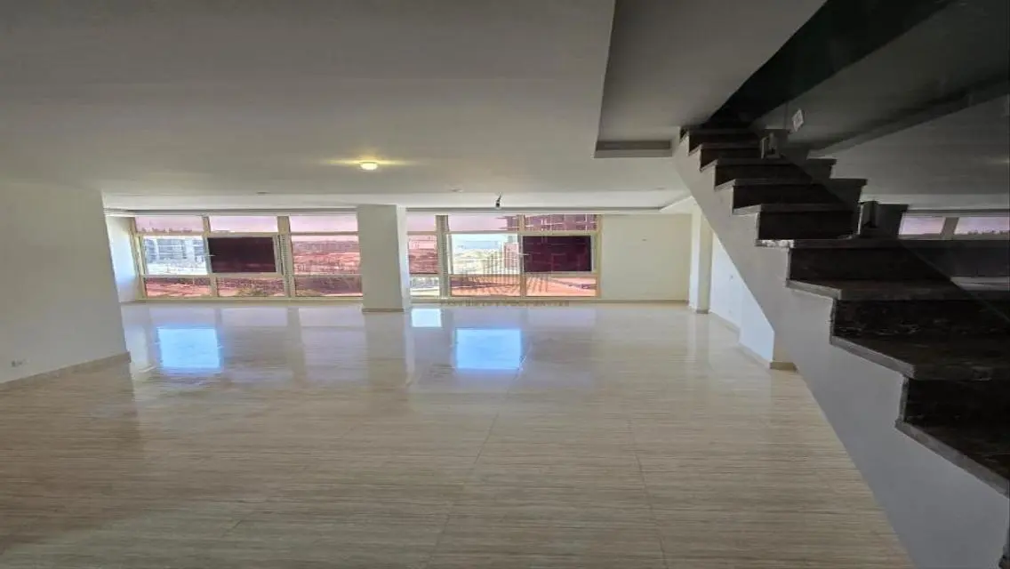 Luxury Apartment in Waterway 3