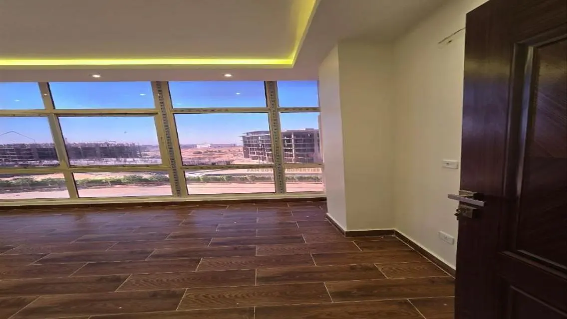 Luxury Apartment in Waterway 3