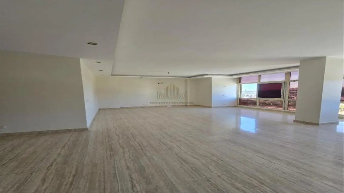 Luxury Apartment in Waterway 3