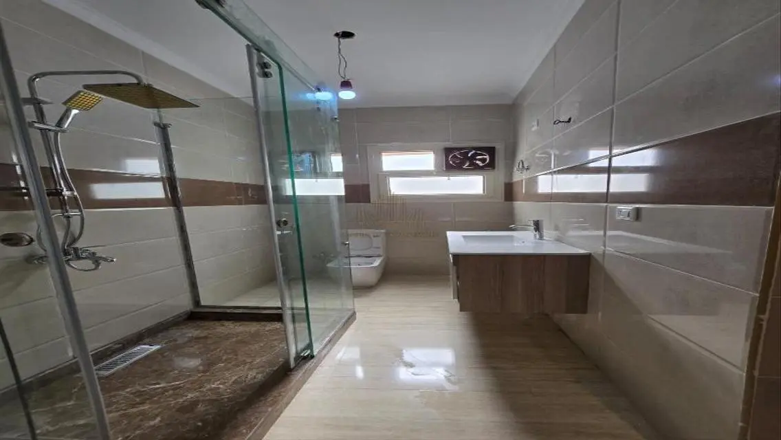 Luxury Apartment in Waterway 3