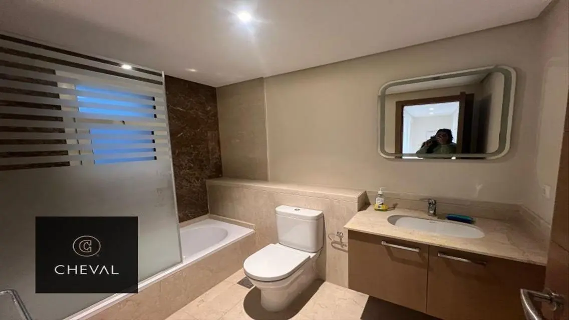 Luxury Apartment in Mivida - AUC