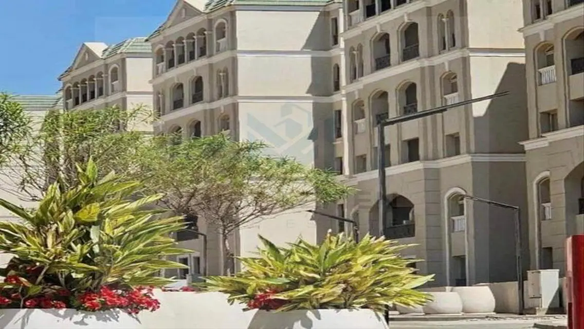 عقار فخم مع إطلالة مذهلة على البحيرات