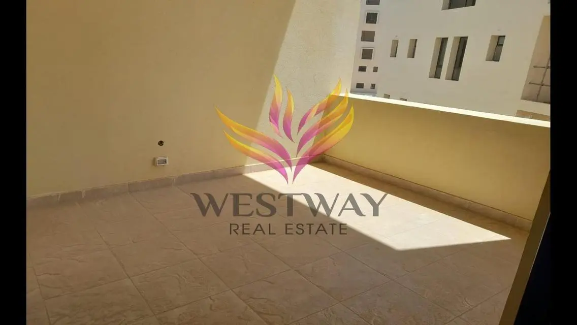 Stunning 179 m² Apartment with Balcony