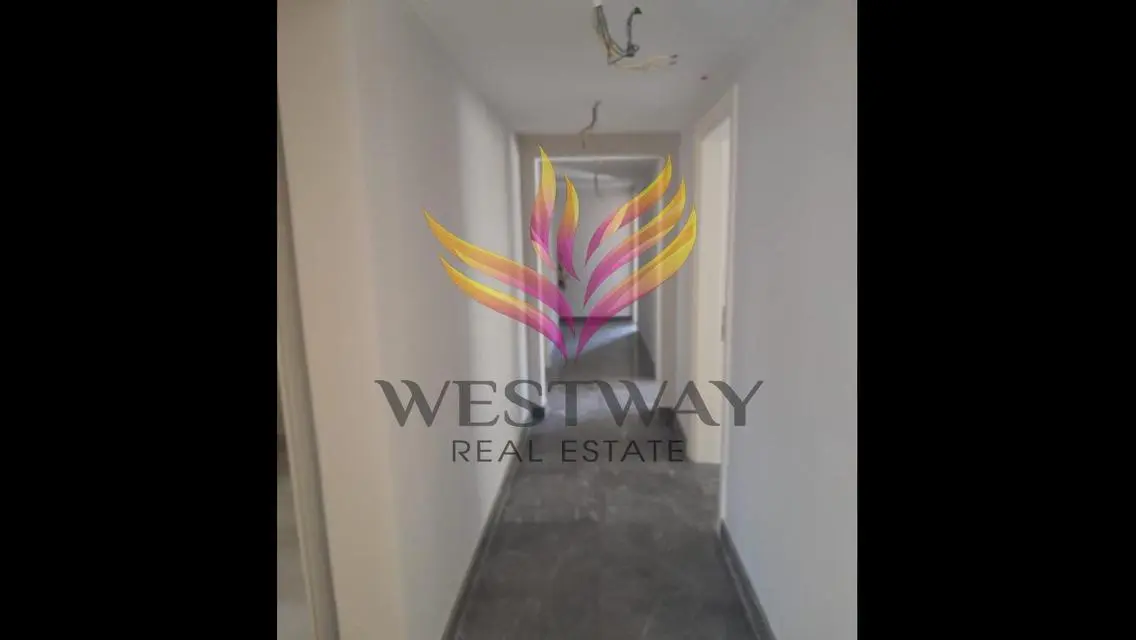 Stunning 179 m² Apartment with Balcony