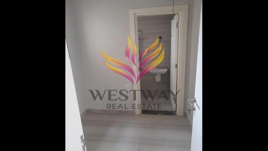 Stunning 179 m² Apartment with Balcony