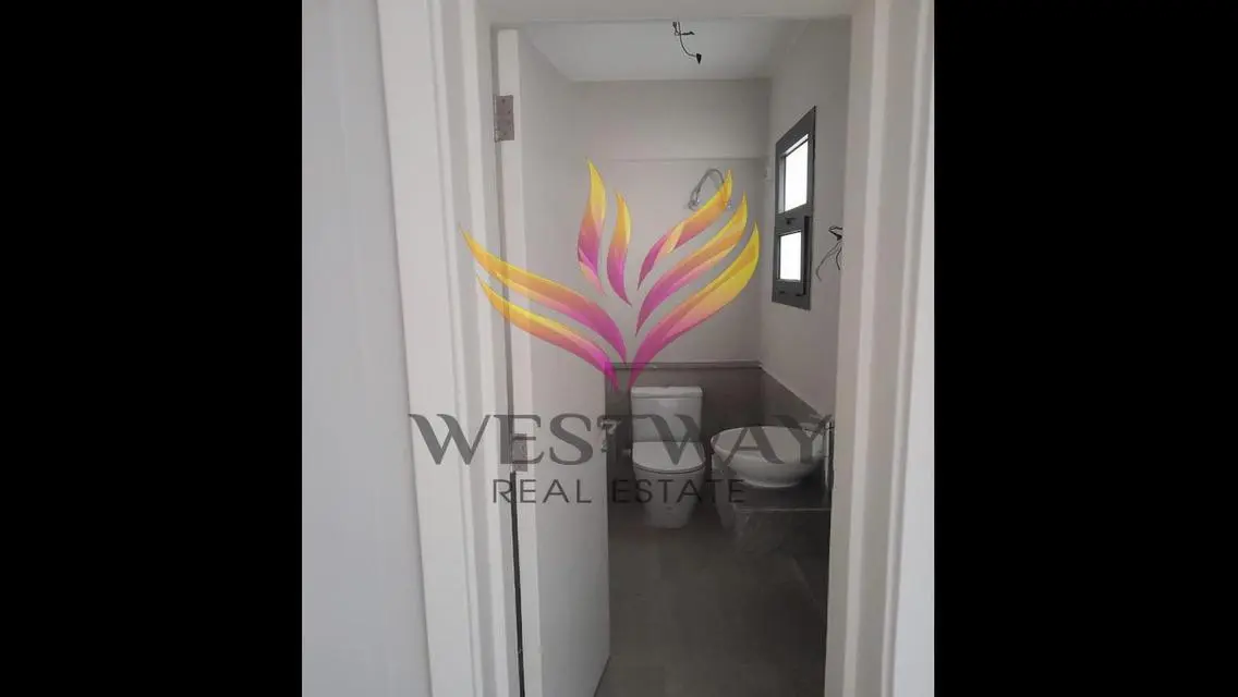Stunning 179 m² Apartment with Balcony