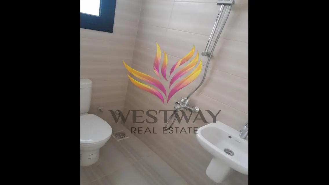 Stunning 179 m² Apartment with Balcony