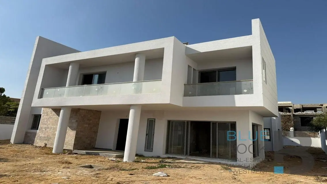 Luxurious Villa 470 sqm in Exclusive Compound