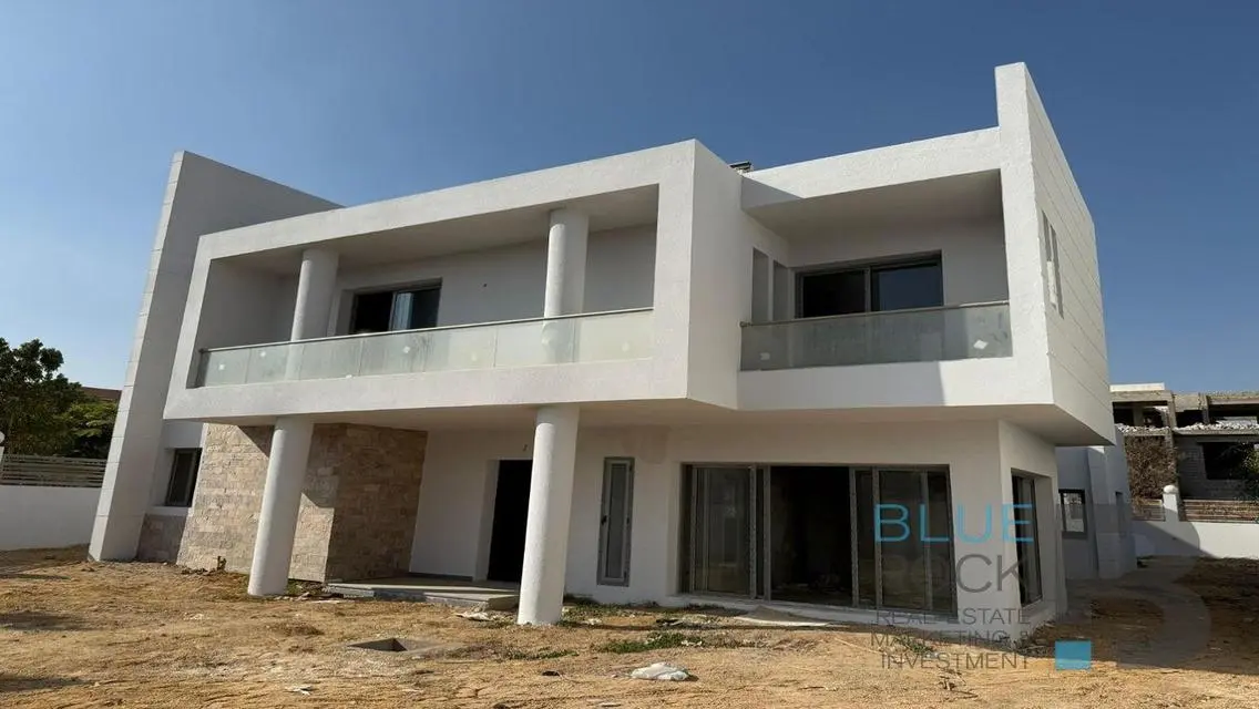 Luxurious Villa 470 sqm in Exclusive Compound