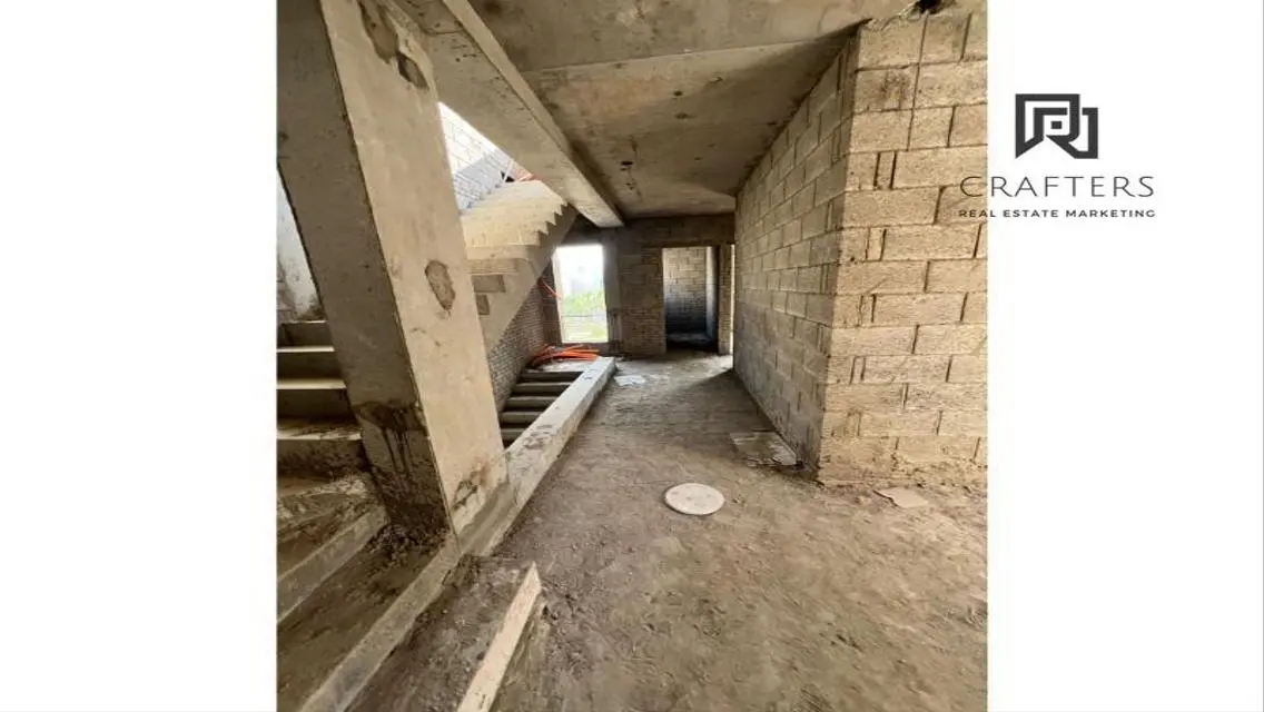 فلا فاخرة بمساحة كبيرة في موقع متميز