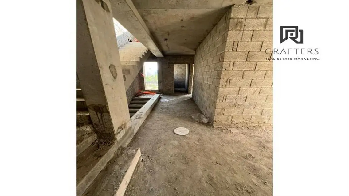 فلا فاخرة بمساحة كبيرة في موقع متميز