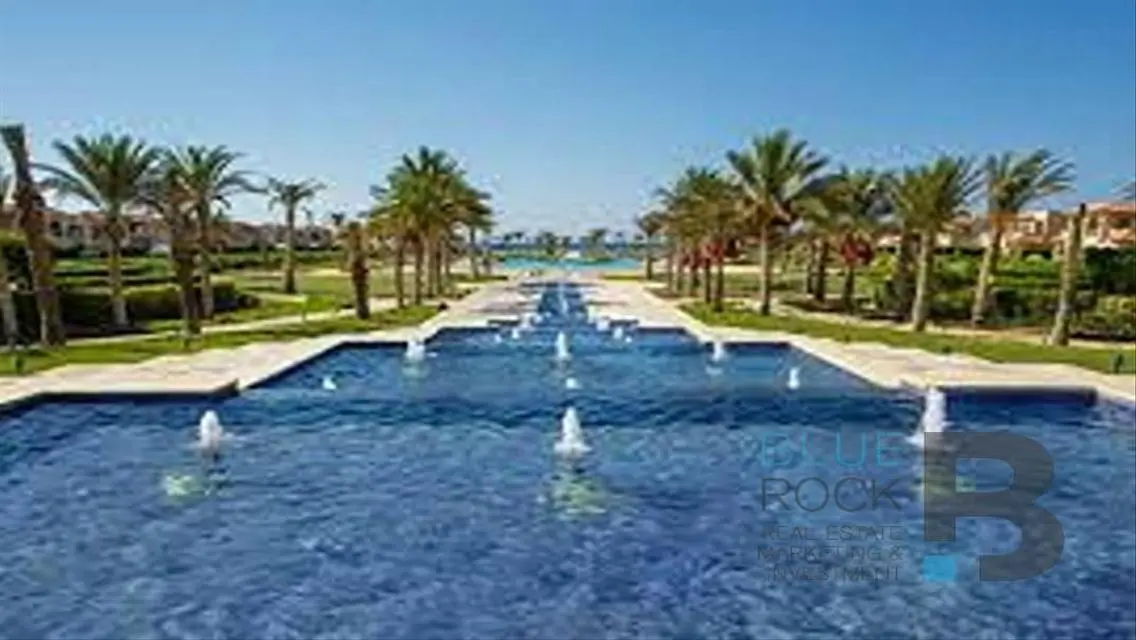 Luxury Apartment Overlooking Lakes in the Heart of the City