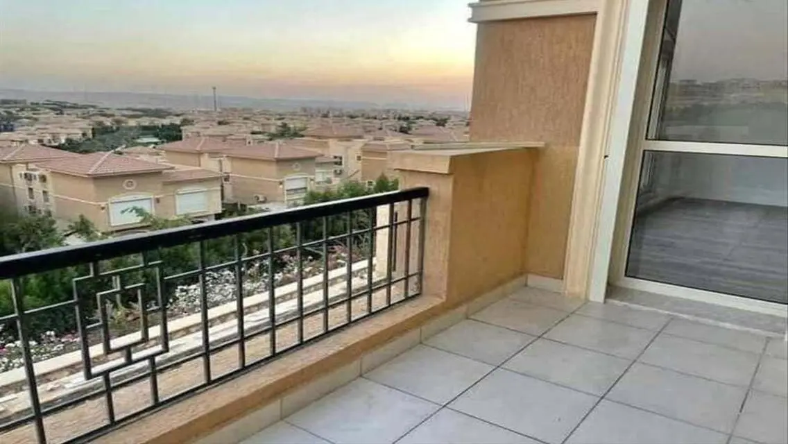 فيلا فاخرة للاختيار في منطقة مميزة